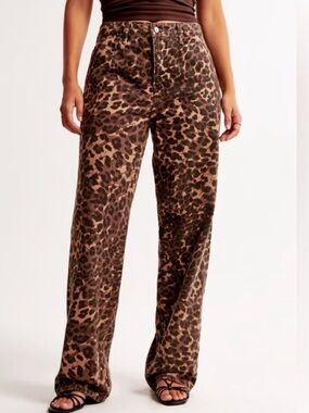 Abercrombie & Fitch Women's‎ Mid Rise Slouchy Jean Cheetah leopard 32 short